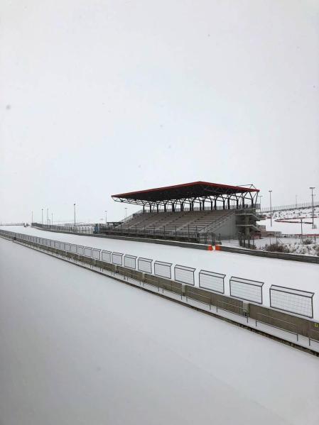 Estampas de todos los rincones de Navarra bajo el manto blanco caído el último día de febrero.