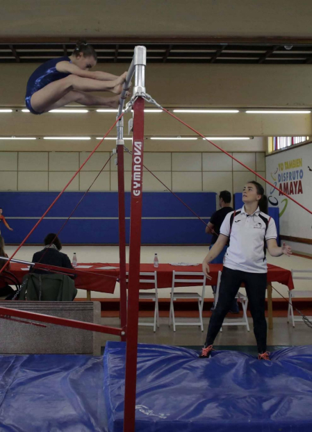 Este fin de semana se celebró la 25ª edición del trofeo de gimnasia artística en Amaya con un centenar de deportistas participantes y con un homenaje a todas las gimnastas que han pasado durante estos años por el club