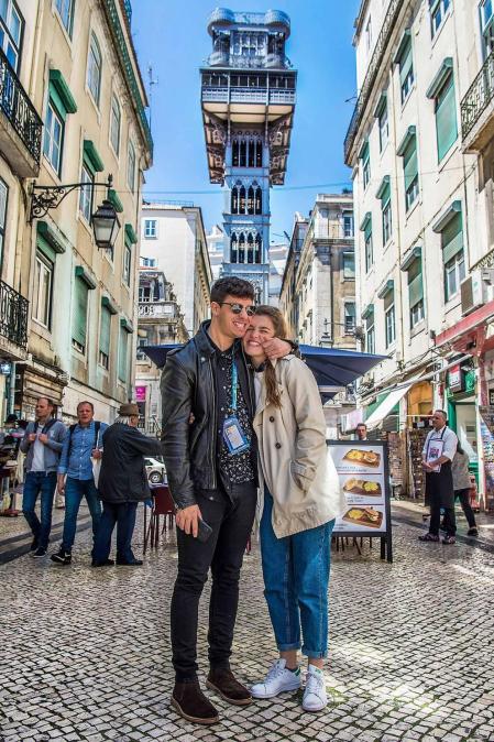Amaia Romero y Alfred García visitan Lisboa antes del primer ensayo en el estadio Altice Arena, donde se celebrará el festival de Eurovisión
