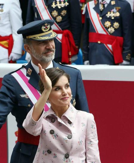 Unos 2.600 militares y guardias civiles, con 137 vehículos y más de 50 aeronaves han recorrido las calles del centro de la capital riojana