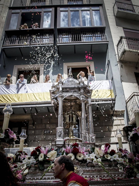 Procesión por las calles de Pamplona con motivo de la celebración del Corpus Christi.