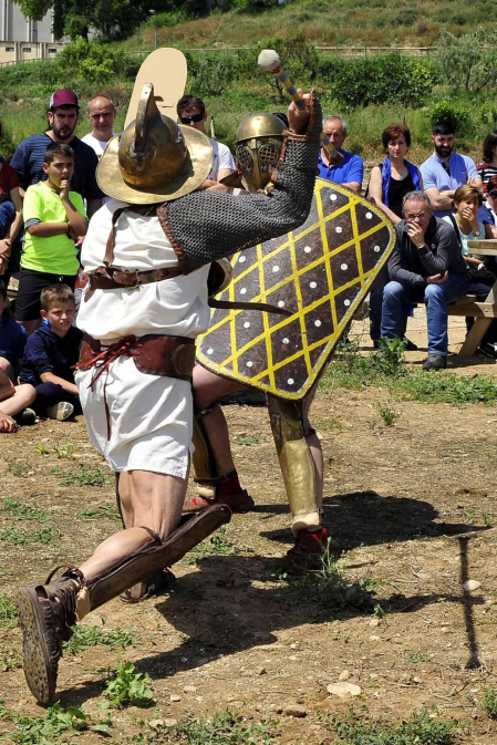 Santacara celebró celebró este domingo el XI Día de Cara, en el que la localidad recuerda sus orígenes romanos. Los vecinos pudieron trasladarse al antiguo Imperio a través de numerosas actividades, entre ellas, varias reconstrucciones históricas