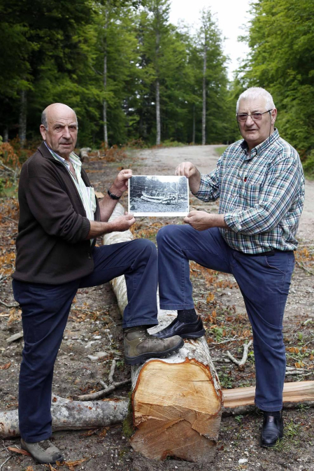 Arrastrados por machos o bueyes, suspendidos en un sistema de cables y por el río Irati, el traslado de troncos nutrió el aserradero de Ekai entre 1920 y 1958. Los barranqueadores reconducían la madera por el río. La red de cables forestales se extendió, al menos, a 126 puntos en Navarra