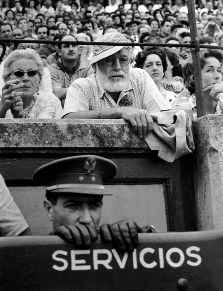 El 6 de julio se cumplen cincuenta años de la inauguración de la escultura dedicada al premio nobel frente a la plaza de toros