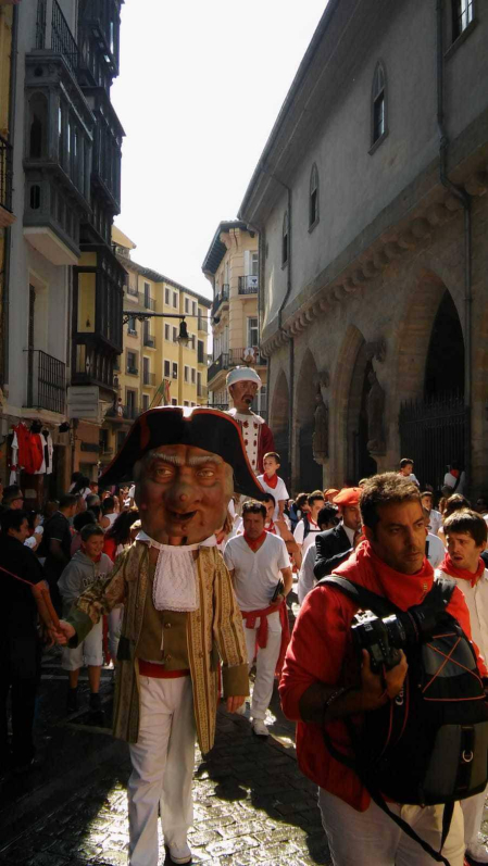 Imágenes de la procesión de San Fermín por las calles de Pamplona, el 7 de julio de 2018.
