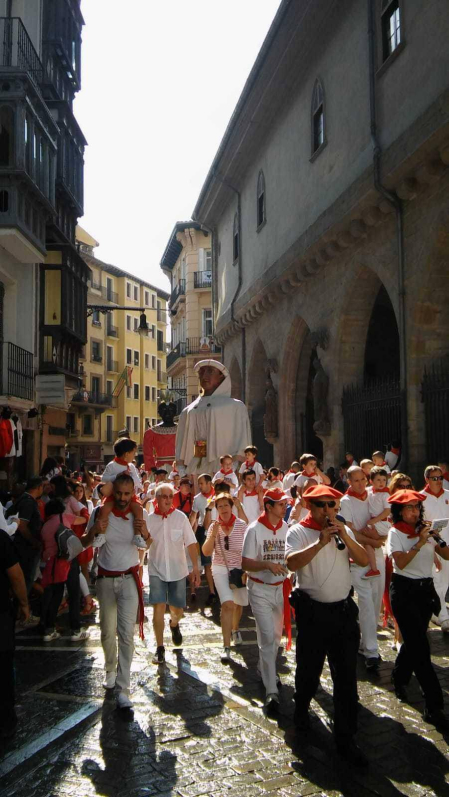 Imágenes de la procesión de San Fermín por las calles de Pamplona, el 7 de julio de 2018.
