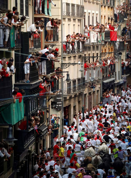 Imágenes del cuarto encierro de los Sanfermines 2018, con toros de la ganadería Fuente Ymbro.