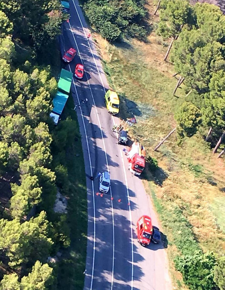 Un conductor ha fallecido en la carretera N-121 a la altura de Cadreita. Los hechos se han producido este martes por la tarde en el km 67 por la colisión frontal entre un camión y un turismo.