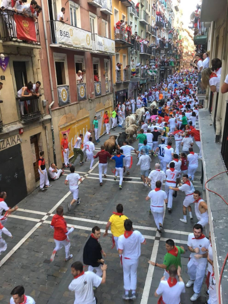 Imágenes del quinto encierro de los sanfermines, con toros de la ganadería Núñez del Cuvillo