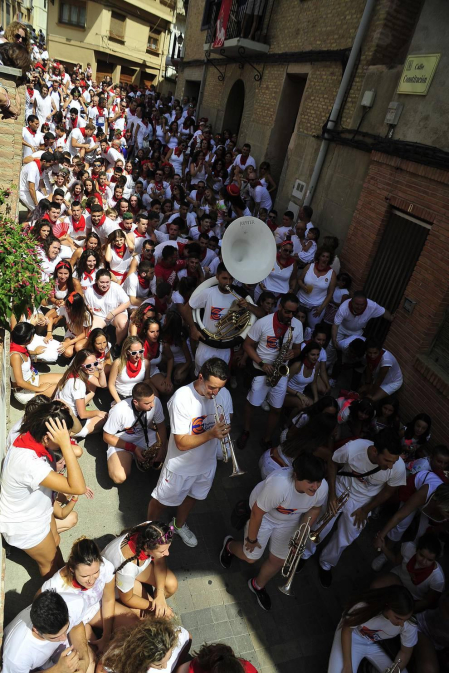Imágenes de las fiestas de Funes del lanzamiento del cohete y homenajes del ayuntamiento
