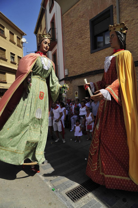 Imágenes de las fiestas de Funes del lanzamiento del cohete y homenajes del ayuntamiento