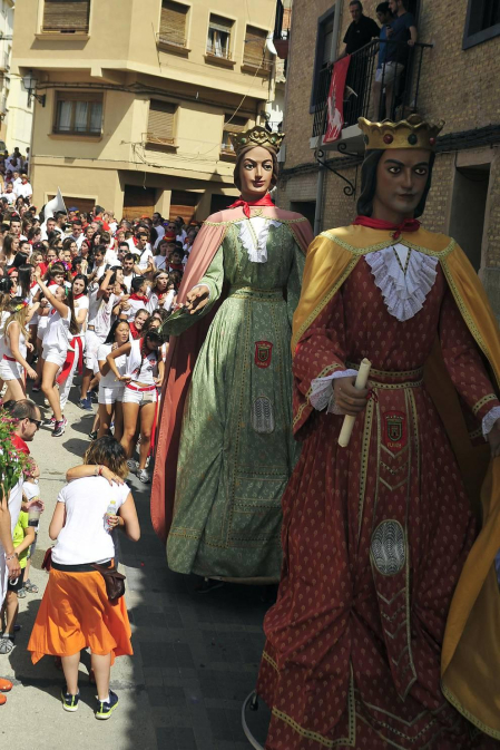 Imágenes de las fiestas de Funes del lanzamiento del cohete y homenajes del ayuntamiento