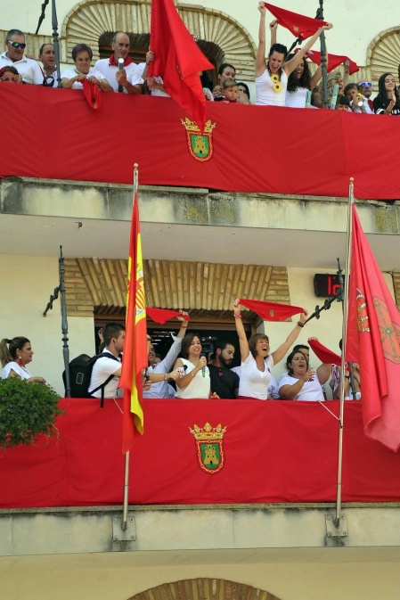 Imágenes de las fiestas de Funes del lanzamiento del cohete y homenajes del ayuntamiento
