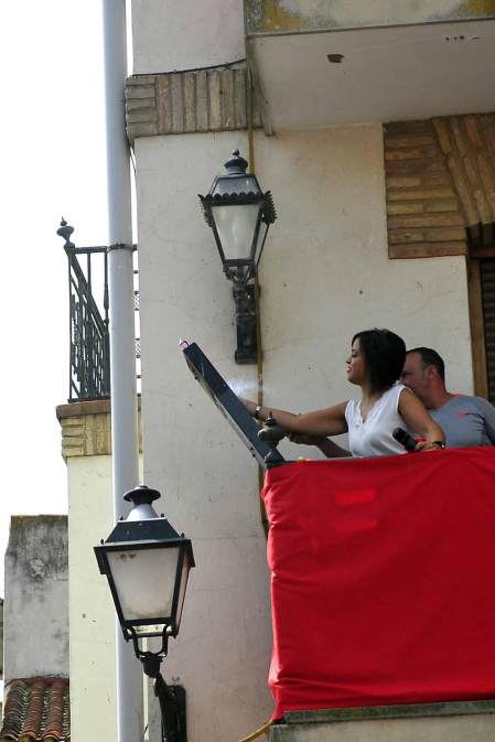 Imágenes de las fiestas de Funes del lanzamiento del cohete y homenajes del ayuntamiento