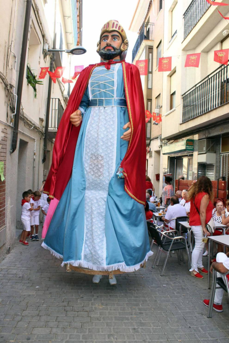 Después de un año, Lerín se volvió a vestir de blanco y rojo este martes, 14 de agosto, primer día de sus fiestas patronales.