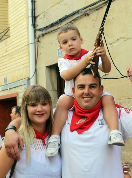 Después de un año, Lerín se volvió a vestir de blanco y rojo este martes, 14 de agosto, primer día de sus fiestas patronales.