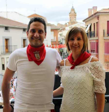 Después de un año, Lerín se volvió a vestir de blanco y rojo este martes, 14 de agosto, primer día de sus fiestas patronales.