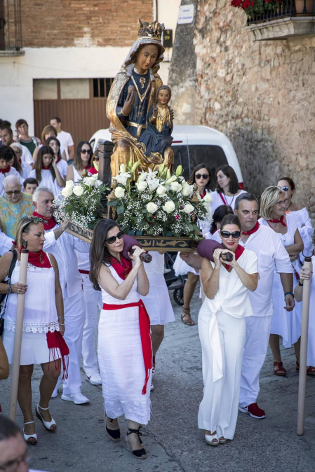 Los Arcos ha vivido la segunda jornada de sus fiestas patronales. En el Día de la Virgen, los vecinos han participado en la procesión. A continuación ha tenido lugar la misa en honor a los patronos Santa María y San Roque.