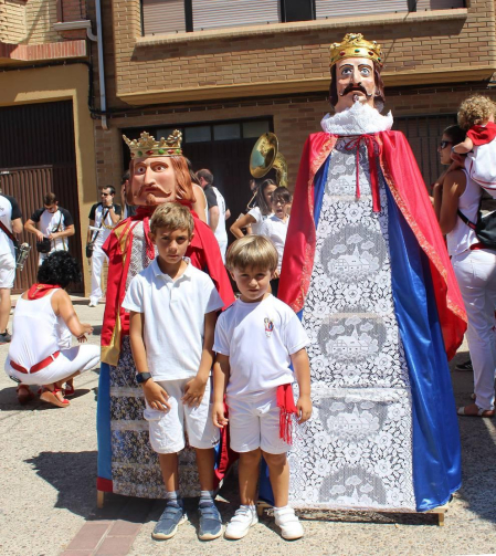 Imágenes de las fiestas de Lerín con charangas, comparsa y otros.