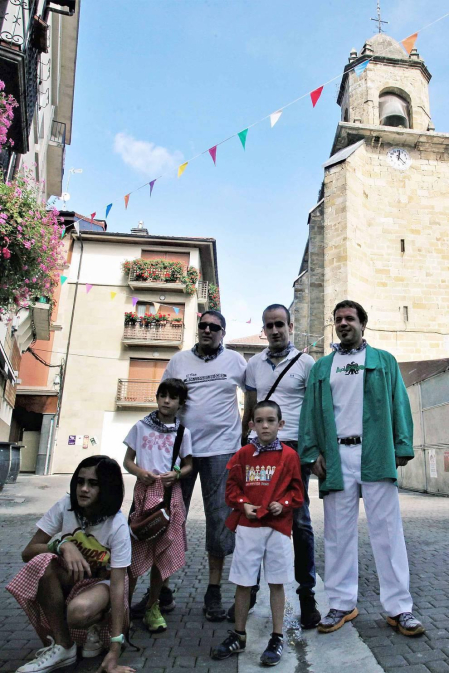 Alsasua celebró el día grande de sus fiestas con una misa, almuerzo y bailes al son del txistu