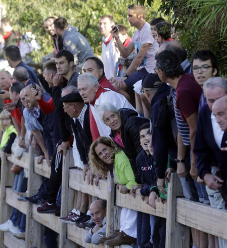 El domingo de fiestas estuvo dedicado a los niños. Sangüesa dio la bienvenida a los nacidos en el último año y hubo ofrenda floral al patrón