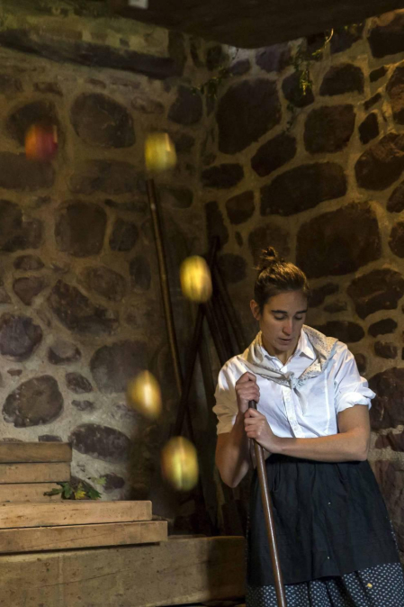 Arizkun revive la elaboración de la sidra a la vieja usanza con el método Kirikoketa, triturando la manzana a ritmo de mazas sincronizadas. Se machacaron un total de 1.500 kilos de manzanas en el lagar Gamioxarrea del siglo XVIII ahora restaurado
