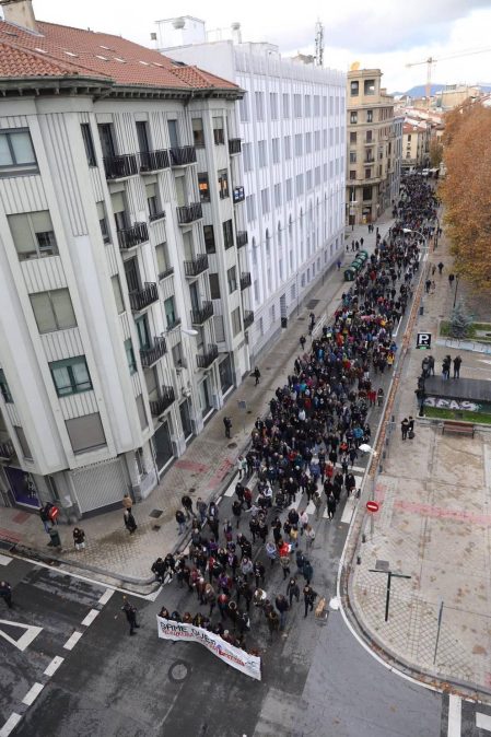 Con motivo del Día contra la violencia de género se ha organizado en Pamplona una manifestación para protestar contra la violencia machista.