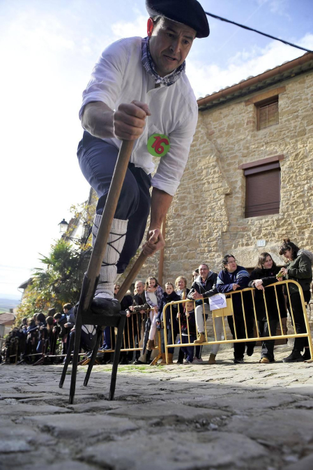 Artajona acogió este domingo la XXVI Carrera de Layas de Artajona