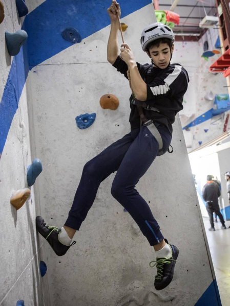 Un total de 104 chavales se iniciaron el sábado pasado en el rocódromo Rocópolis de Berrioplano