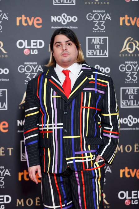 Los primeros invitados a la 33 ceremonia de los Premios Goya han comenzado a llegar a la alfombra roja del Palacio de Exposiciones y Congresos de Sevilla (FIBES) hacia las 18.20 horas de este sábado 2 de febrero