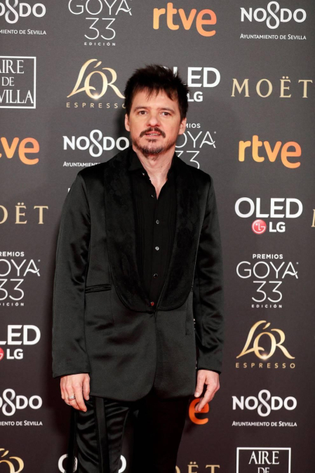 Los primeros invitados a la 33 ceremonia de los Premios Goya han comenzado a llegar a la alfombra roja del Palacio de Exposiciones y Congresos de Sevilla (FIBES) hacia las 18.20 horas de este sábado 2 de febrero