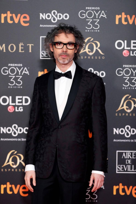 Los primeros invitados a la 33 ceremonia de los Premios Goya han comenzado a llegar a la alfombra roja del Palacio de Exposiciones y Congresos de Sevilla (FIBES) hacia las 18.20 horas de este sábado 2 de febrero