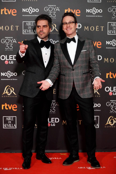 Los primeros invitados a la 33 ceremonia de los Premios Goya han comenzado a llegar a la alfombra roja del Palacio de Exposiciones y Congresos de Sevilla (FIBES) hacia las 18.20 horas de este sábado 2 de febrero