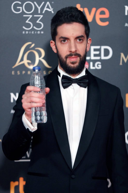 Los primeros invitados a la 33 ceremonia de los Premios Goya han comenzado a llegar a la alfombra roja del Palacio de Exposiciones y Congresos de Sevilla (FIBES) hacia las 18.20 horas de este sábado 2 de febrero