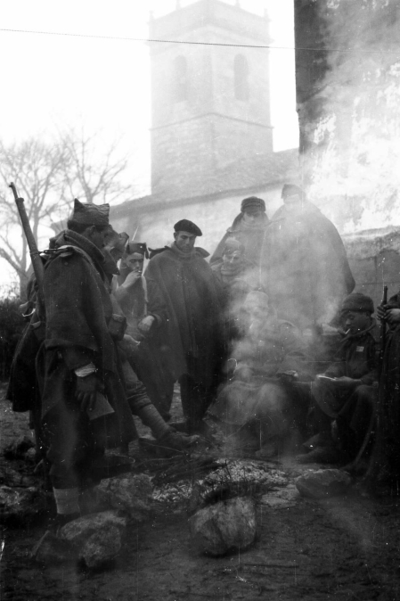 Imágenes del libro 'La cámara en el macuto', un libro que reúne imágenes de soldados aficionados a la fotografía durante la Guerra Civil.