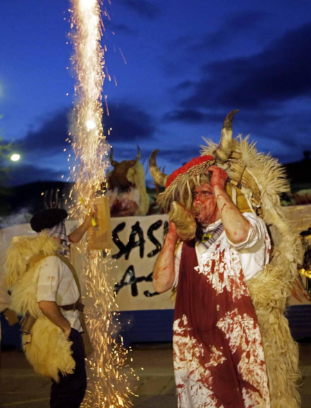 Las fotografías del Carnaval de Alsasua de este martes.
