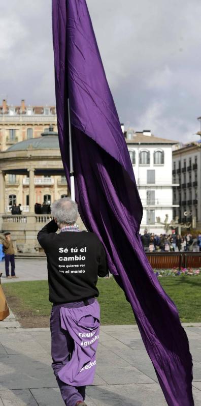 Concentración en la plaza del Castillo de Pamplona por el Día de la Mujer