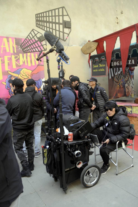 El equipo de rodaje de la película china 'Line Walker II' ha filmado esta semana en tafalla. la escena estrella ha sido la de una persecución de coches que se desarrolla durante un supuesto encierro de san fermín. cientos de navarros han participado en el rodaje como figurantes