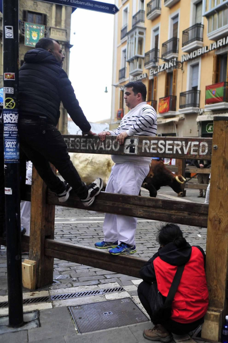 La grabación del filme, que ha arrancado a las 8 horas, ha cortado el tránsito peatonal de varias calles del Casco Viejo hasta las 20 horas