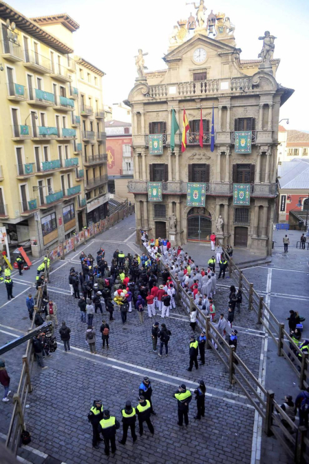 La grabación del filme, que ha arrancado a las 8 horas, ha cortado el tránsito peatonal de varias calles del Casco Viejo hasta las 20 horas