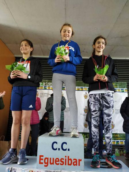 Fotos de los participantes de la Carrera Solidaria Pro Hiru Hamabi de Sarriguren.