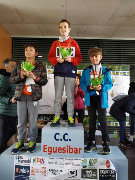 Fotos de los participantes de la Carrera Solidaria Pro Hiru Hamabi de Sarriguren.