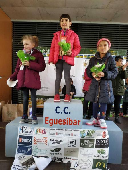 Fotos de los participantes de la Carrera Solidaria Pro Hiru Hamabi de Sarriguren.