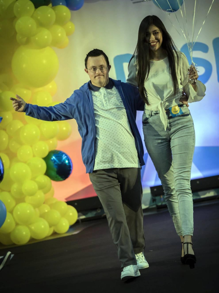 La Morea acogió el desfile de moda inclusiva que impulsa la Asociación Síndrome de Down en su octava edición. Participaron 50 modelos de todas las edades con síndrome de Down de la Agencia de Modelos DejaVú.