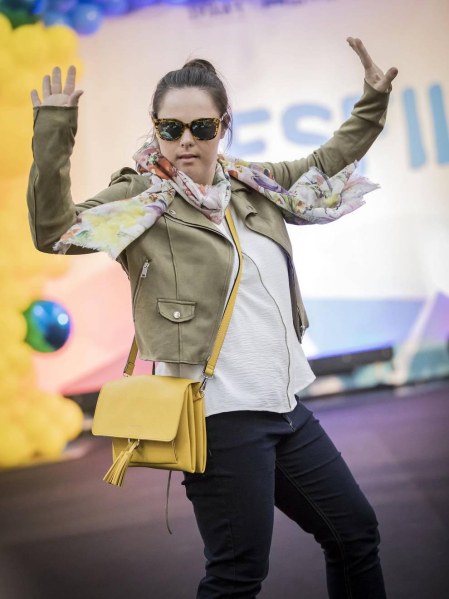 La Morea acogió el desfile de moda inclusiva que impulsa la Asociación Síndrome de Down en su octava edición. Participaron 50 modelos de todas las edades con síndrome de Down de la Agencia de Modelos DejaVú.