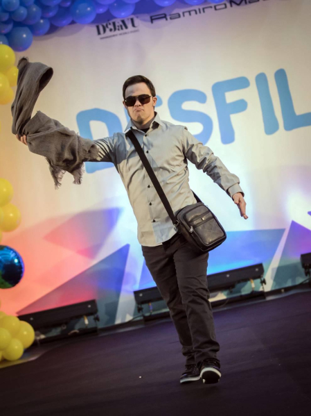La Morea acogió el desfile de moda inclusiva que impulsa la Asociación Síndrome de Down en su octava edición. Participaron 50 modelos de todas las edades con síndrome de Down de la Agencia de Modelos DejaVú.