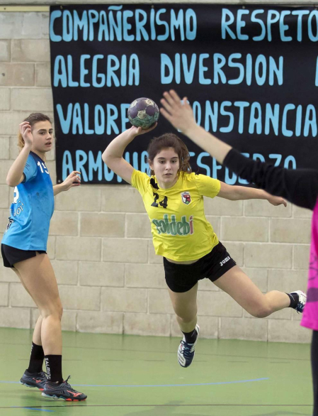 Este fin de semana se disputaron en Burlada y Noáin las Finales a Cuatro de balonmano en las categorías juveniles. Los cuatro mejores equipos femeninos y los cuatro mejores masculinos se jugaron la liga en encuentros que registraron un gran ambiente.