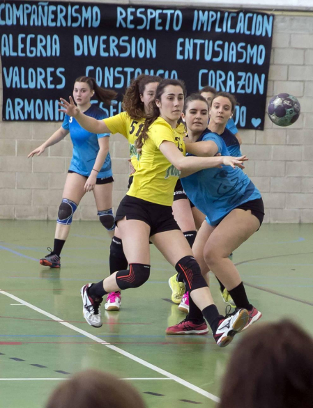 Este fin de semana se disputaron en Burlada y Noáin las Finales a Cuatro de balonmano en las categorías juveniles. Los cuatro mejores equipos femeninos y los cuatro mejores masculinos se jugaron la liga en encuentros que registraron un gran ambiente.