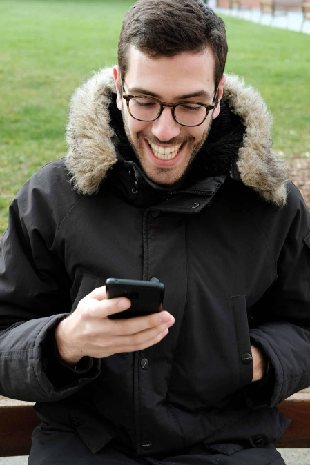 La sonrisa es el arma más poderosa de la confianza.