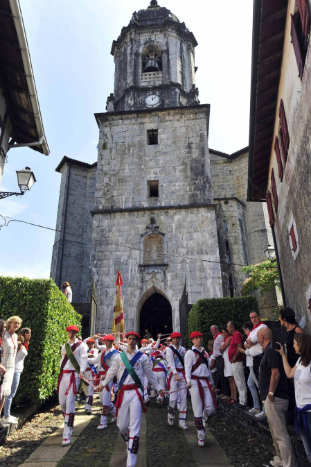 Cientos de asistentes de todas las edades disfrutaron de las Fiestas de San Fermín de Lesaka